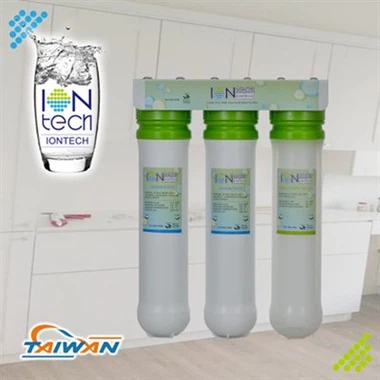 Daqs żgħir taħt filtru tal-ilma tal-bank